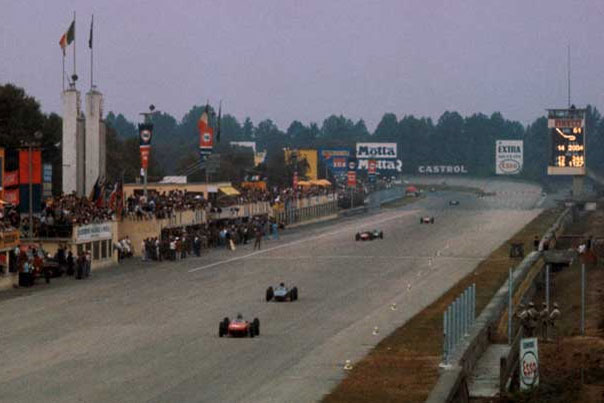 Гран-при Италии 1962 года: B.R.M. первый и второй. Грэм Хилл лидирует со старта до финиша