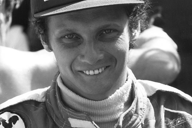 Гран-при Франции 1975 года: Лауда опережает Ханта на Поль-Рикар